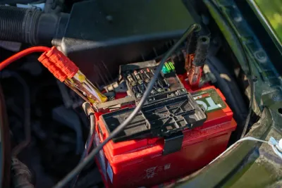 Codigo P0562: tension del sistema electrico baja, causas y soluciones