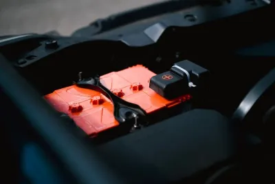 Fallos de la bateria del coche electrico: sintomas, causas y soluciones