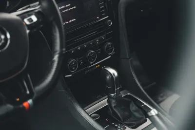 Testigos VW Golf 8 GTE 2022: Significado y Soluciones