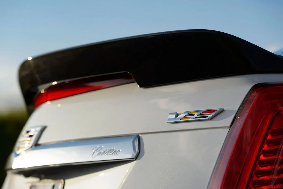 Descubre la experiencia de viajar en Acción de Gracias en un lujoso Cadillac CTS-V