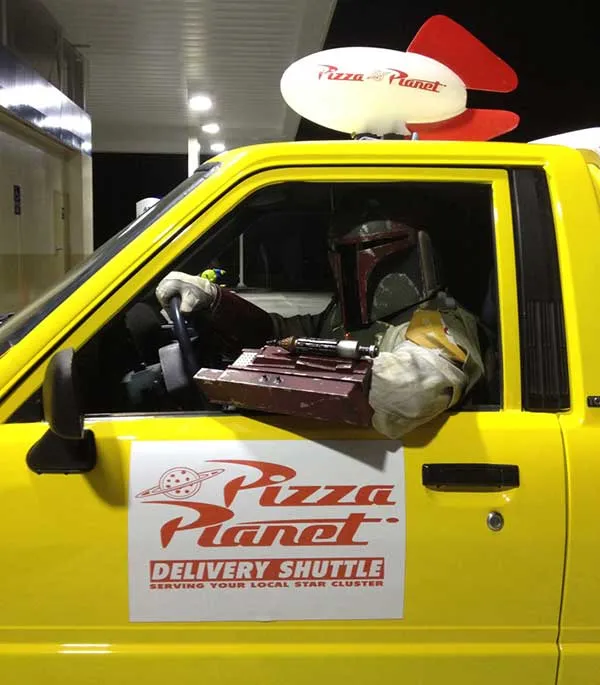 El propietario del icónico Toyota de Pizza Planet de "Toy Story" sorprende a los fanáticos