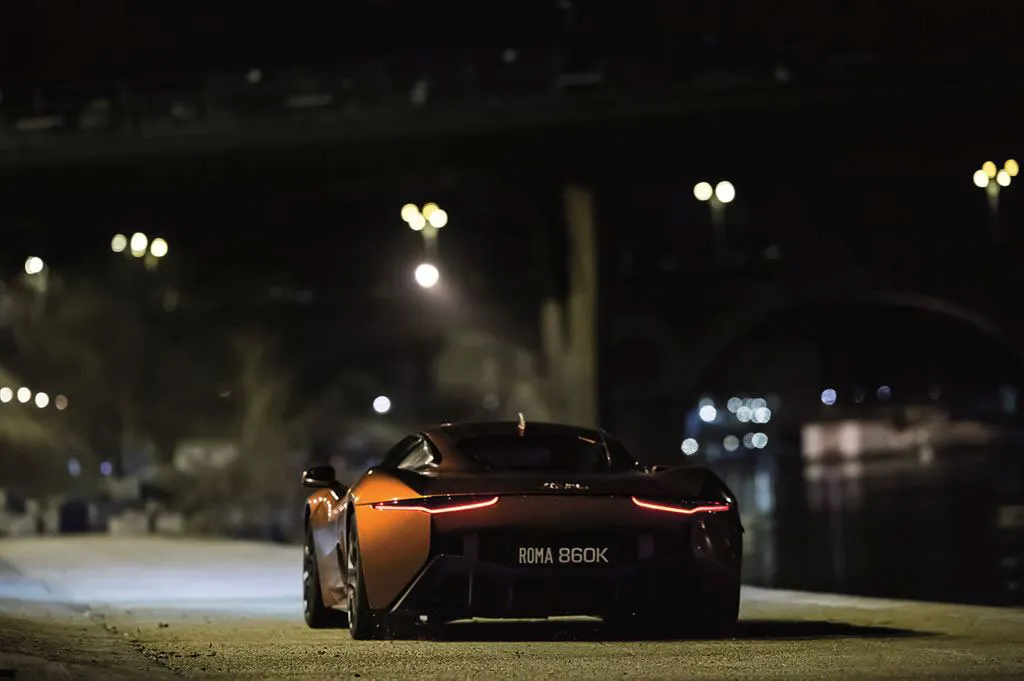 Dave Bautista: El villano de Bond en el Jaguar C-X75, la estrella de la WWE se luce en su nuevo papel