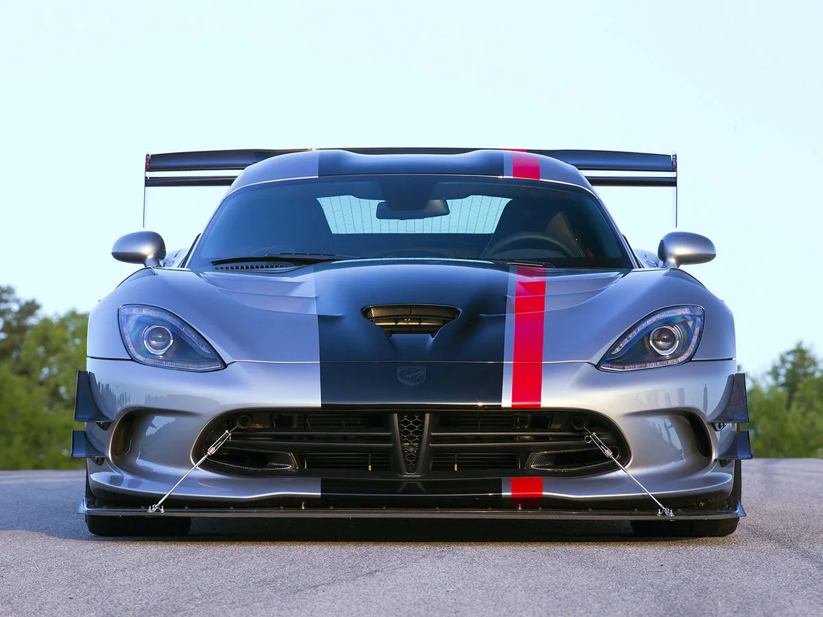 Dodge Viper ACR arrasa en pista y establece nuevos récords de vuelta
