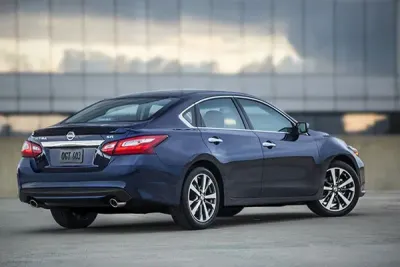 Nissan Altima vs Maxima: ¿Cuál es la mejor opción en 2021?
