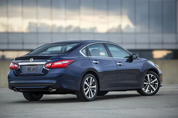 Nissan Altima vs Maxima: ¿Cuál es la mejor opción en 2021?