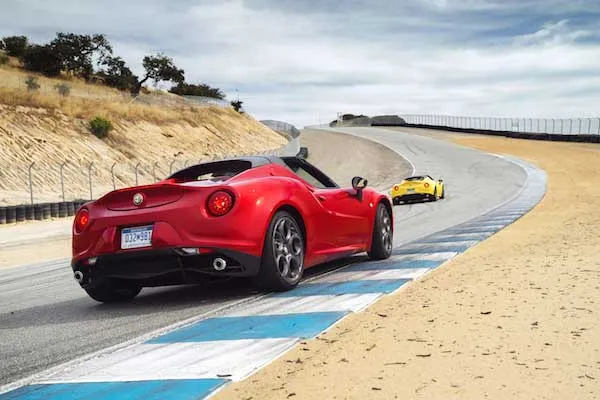 ¿Qué hace tan especial al Alfa Romeo 4C Spider que te hará sentir la pasión italiana en cada curva?