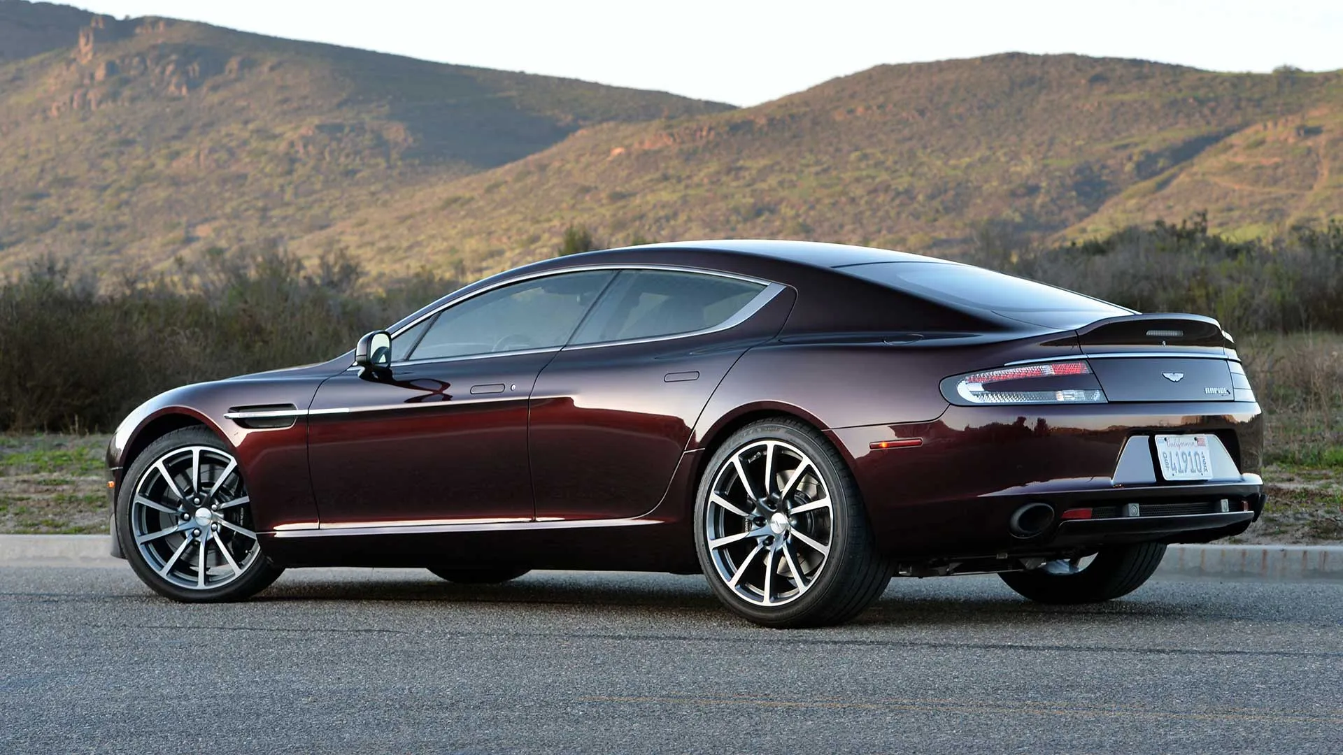 aston_martin_rapide_s_2.jpg