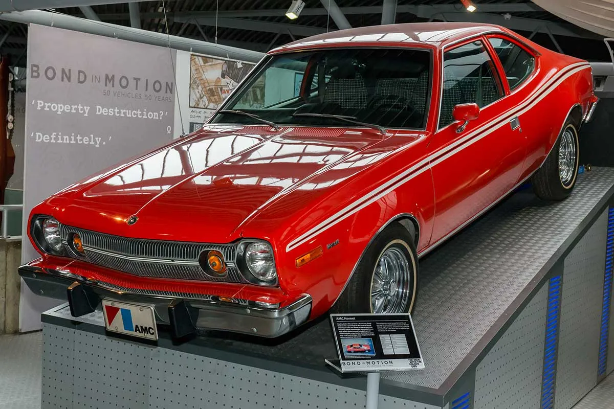 Top 9 coches que hubiéramos preferido que James Bond no hubiera conducido - ¡Descúbrelos aquí!
