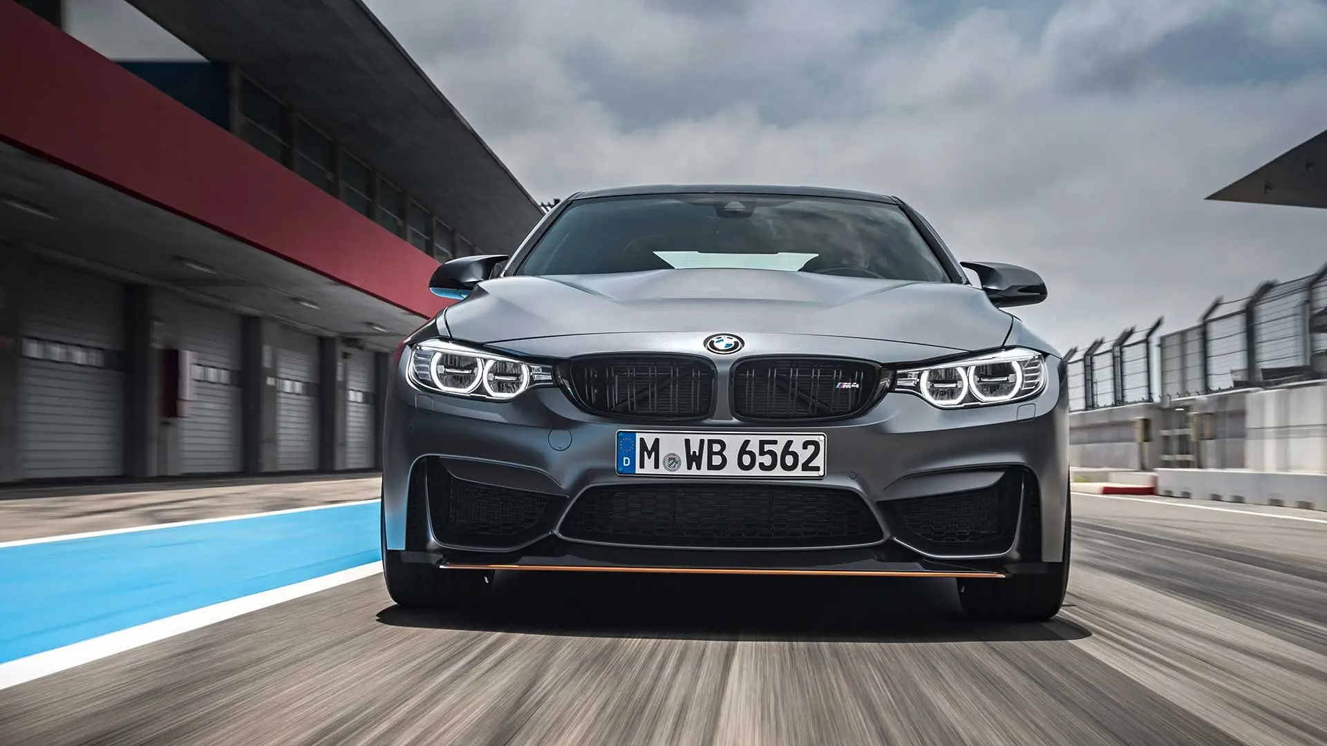 Descubre la potencia del BMW M4 GTS Coupé: un hidrante de 500 caballos de fuerza con un diseño pensado para la pista