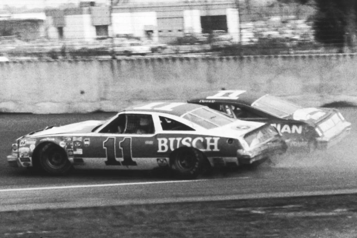 La increíble hazaña de Donnie Allison: la vuelta más legendaria en la historia de NASCAR