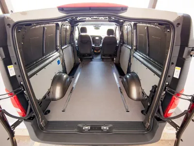 Descubre las emocionantes aventuras en Usonia con el Mercedes-Benz más económico del mercado