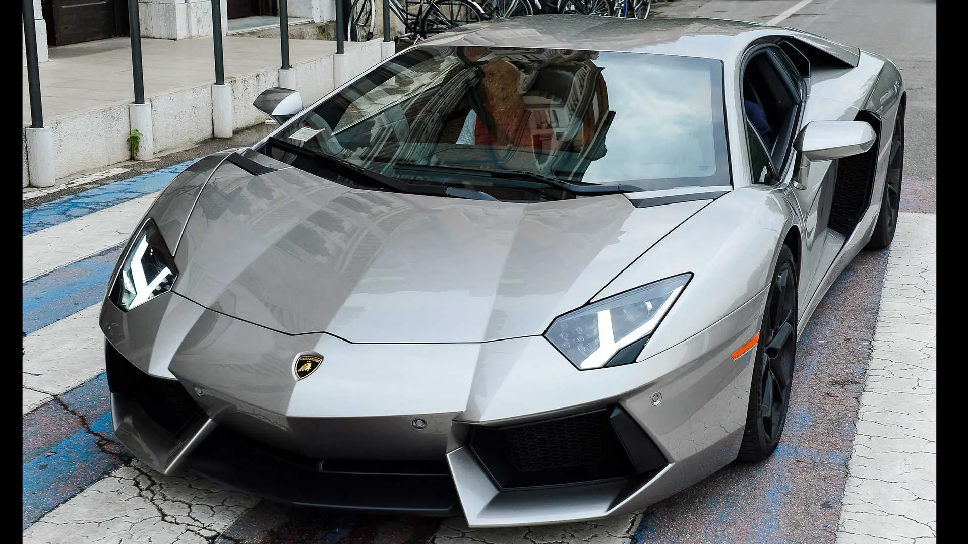Los 8 coches más controversiales y polémicos del mercado hoy en día