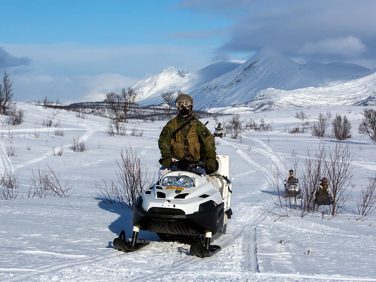 Moto de nieve del ejército noruego